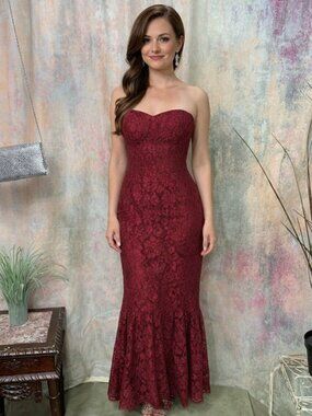 NWT 📌Lulus Stay Stunning "Wow the Crowd" Burgundy Lace Strapless Dress!
